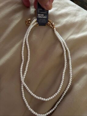 Double-Strand Pearl Necklace in White and Gold